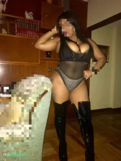 Sara SOY UNA JOVEN LATINA FOGOSA DE 25 AÑOS LLAMAME