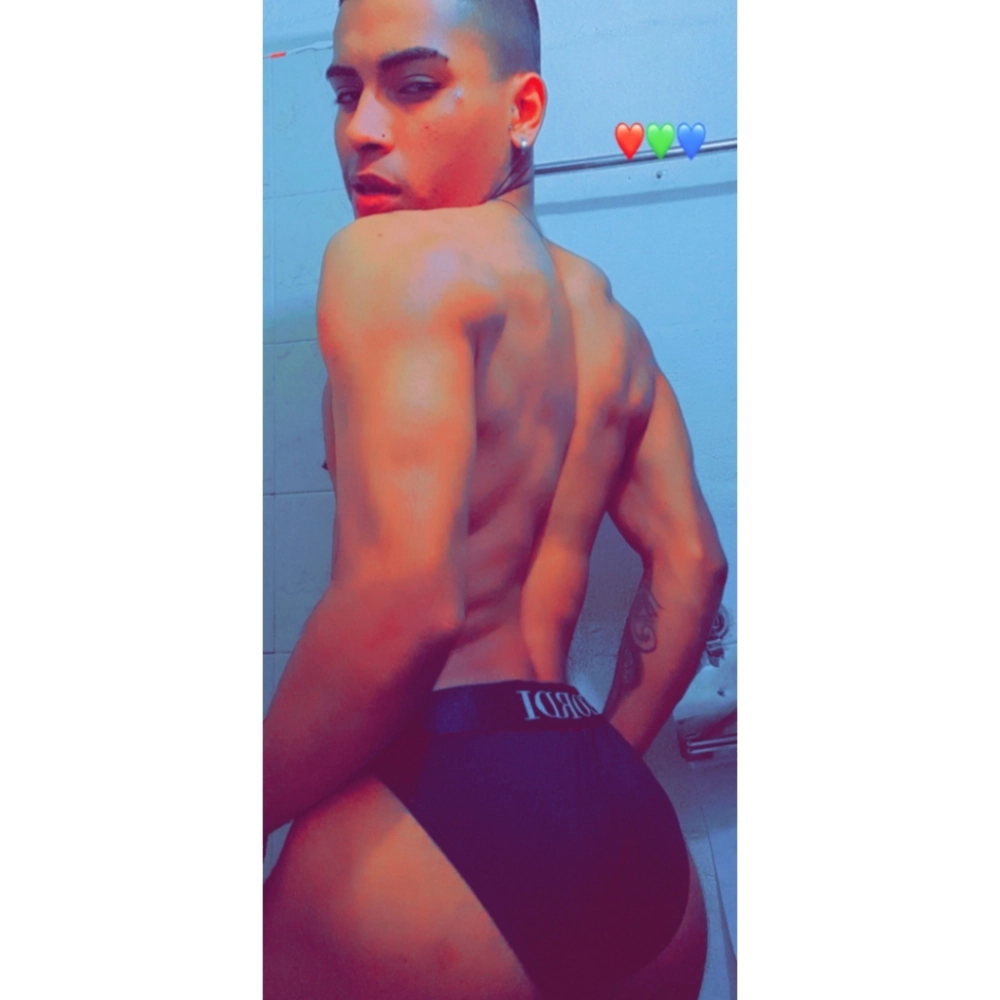 Cristian andres Cristian 23 años colombiano buen cuerpo........... - 2