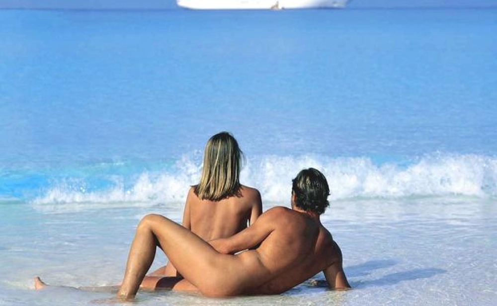      Man seeking Woman with aparment in Costa Natura Beach-Estepona