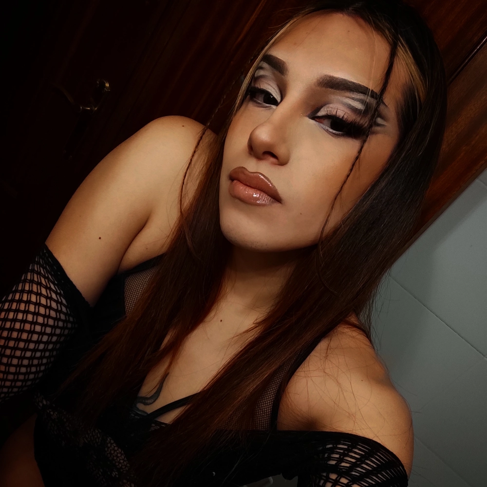 Alejandra Chica trans joven, nueva por Madrid, discreta guapa y con sitio |  MilPasiones.com