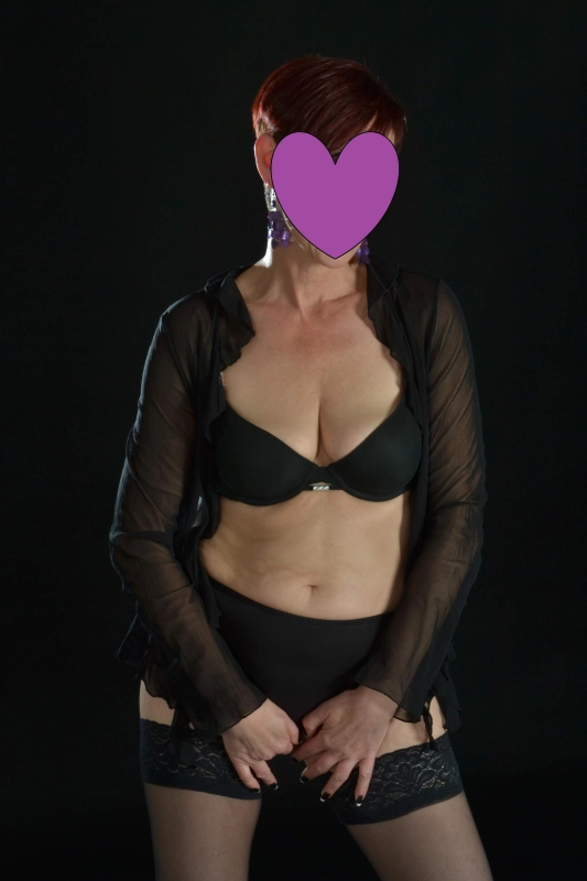  Violeta  Te apetece ir esta tarde a local swinger?  - 1