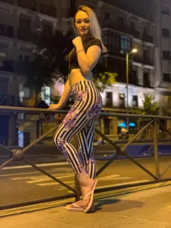  Sara Hola amores soy Sara no soy profesional tengo 25 años!