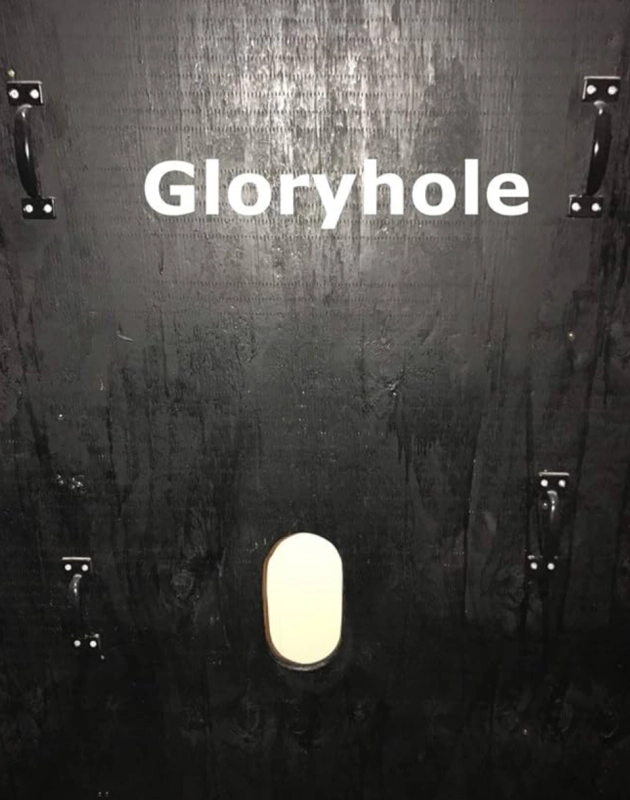 Mamon joven glory hole.