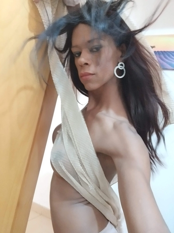 TRANS BRASILEÑA GUAPA Y FEMENINA COMPLETA - 2