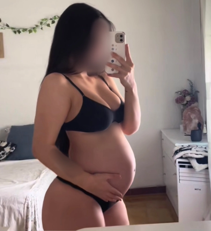 Embarazada jovencita muy cachonda y sexy 