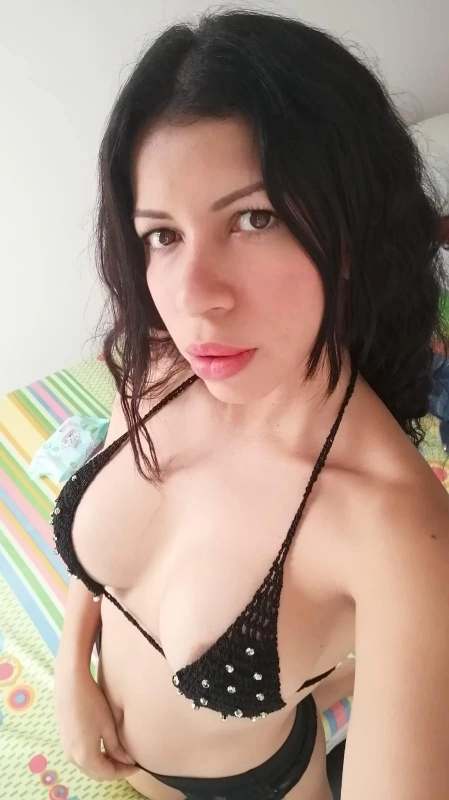 Soy Laura una joven en Valencia  con un cuerpo