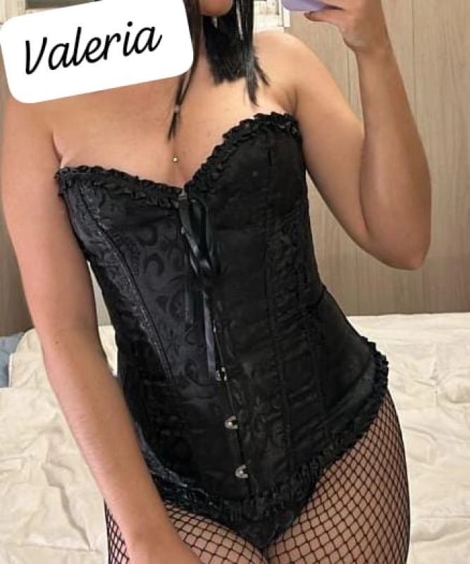  morena pequeña manejable divertida y con un lindo rostro joven  - 2