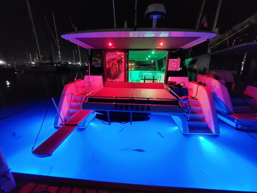 Private Catamaran para encuentros swinger hasta 6 parejas - 1