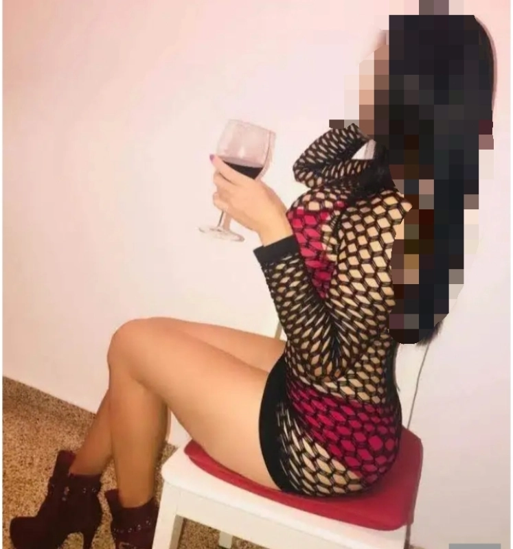 Amor soy una chica latina jovencita  por pocos día por aquí  - 2