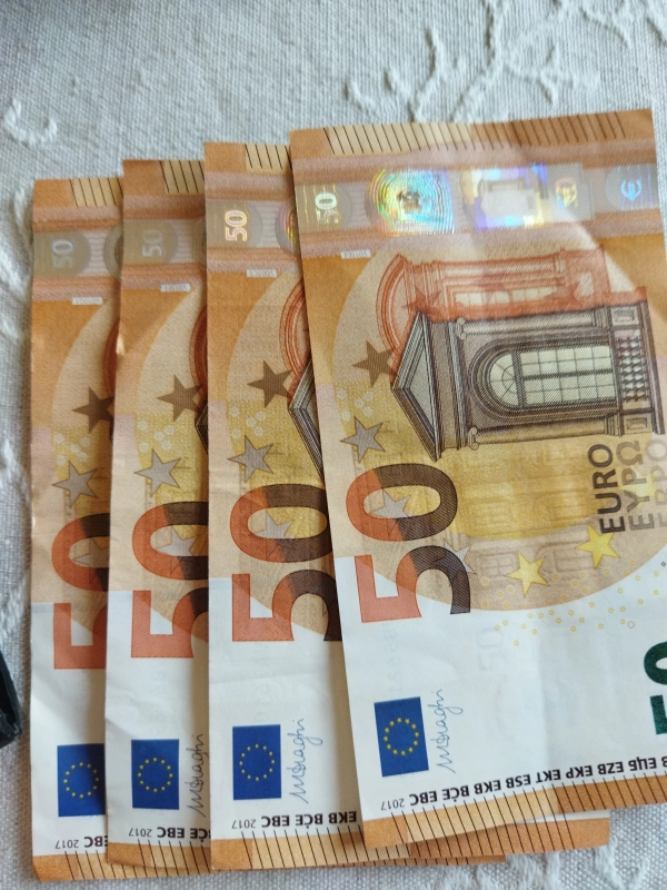 Pago 200 euros  a policías militares GC segurata 
