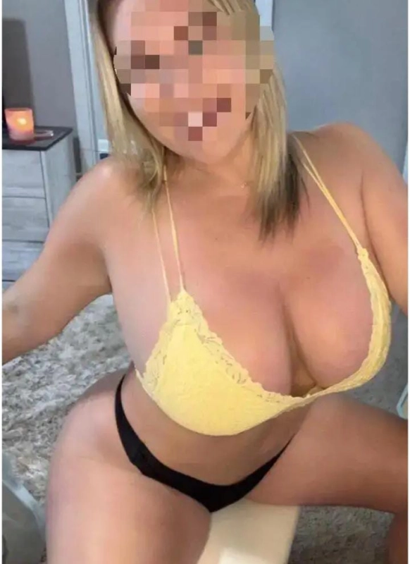 LOLA RUBIA LATINA MUY ALEGRE EN BUSCA DE NUEVAS AMISTADES  - 1