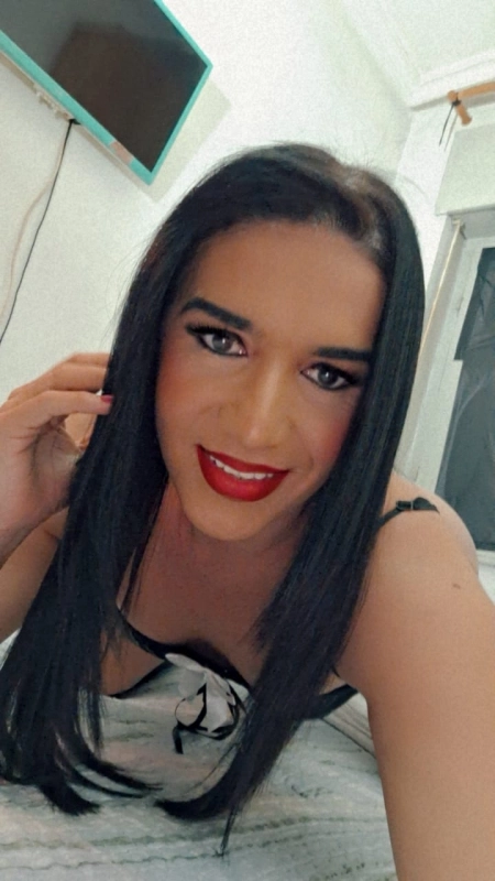 Soy Kiara una hermosa trans cachonda y muy curiosa - 4