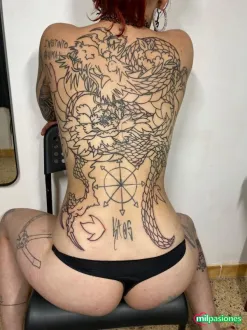 Cristal, chica tatuada en Barcelona Ciudad. 