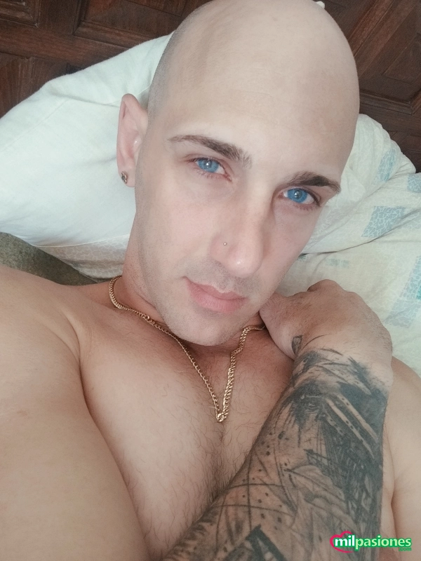 Chico cubano disponible para follar con chicas solacompañar  - 1