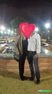 Matrimonio busca hombre hetero para tomar algo 