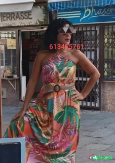 Madurita en cuerpo de adolescente guapa elegante discreta 