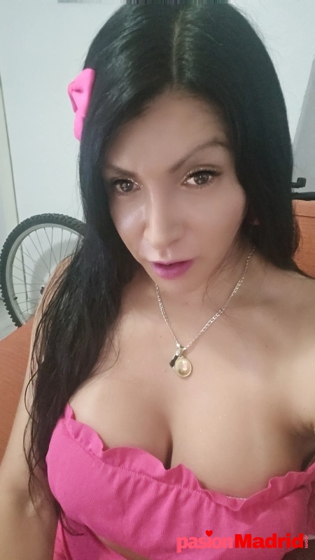 Linda bebita trans en Madrid muy atractiva 