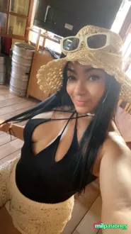 SOY CAROLINA TU CHICA LATINA ENCANTADORA Y JUGUETONA