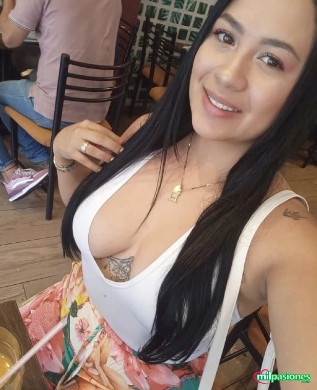 TIFFANY HERMOSA JOVEN JUGUETONA Y ARDIENTE 