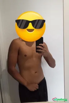 Joven muy guapo, gimnasio, polla bien gorda, parejas o mujer