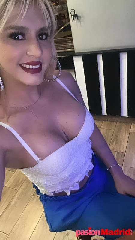 Soy una chica cañera y fiestera disponible  - 1