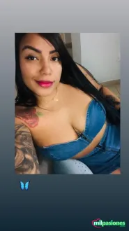 COLOMBIANA CON BOQUITA Y LENGUA ACTIVA Y CHUPONA