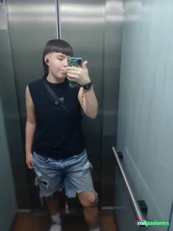 Hombre trans joven educado y simpatico  