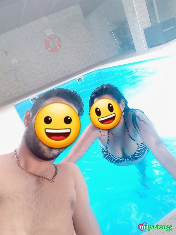 Pareja atractiva morbosa juquetona videollamada 