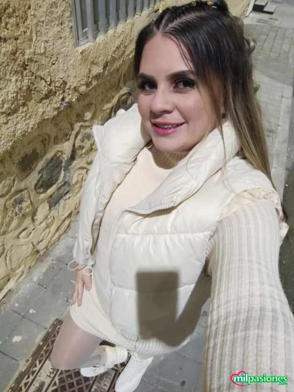 SOY ERIKA MADURITA COLOMBIANA DE VACACIONES POR VALENCIA