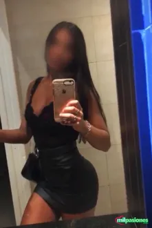 Delgadita fiestera implicada trato de pareja 