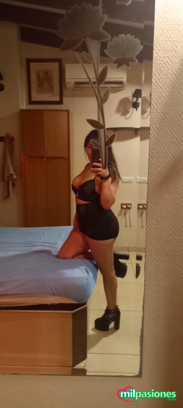 Chica Dominante especialista en scat, lluvias, y fetiches - 1