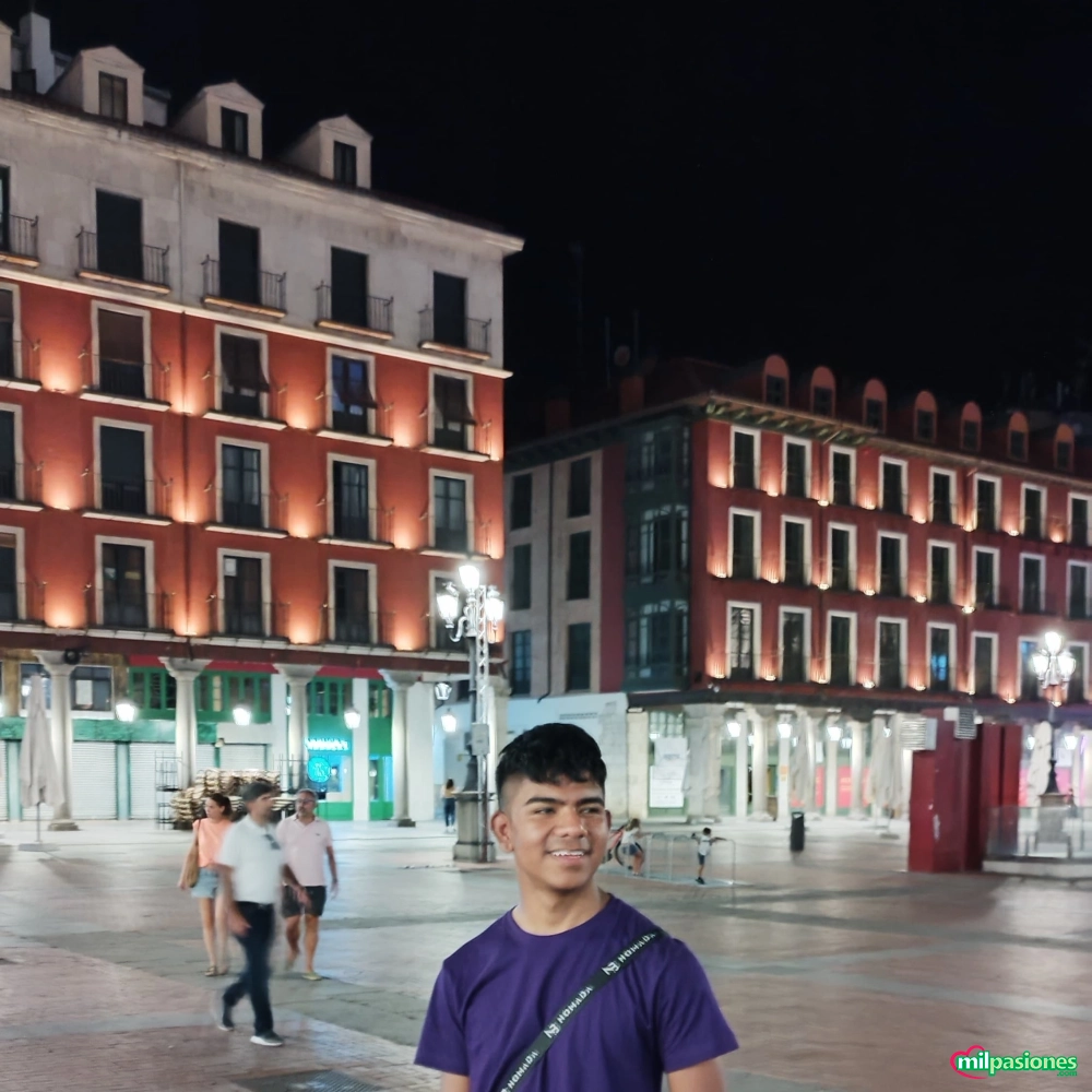 El moreno colombiano joven de 19 años esta - 1