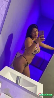 jovencita delicada y sencilla muy guapa 