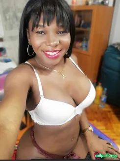 Negra linda y hermosa traviesa y muy caliejugetona