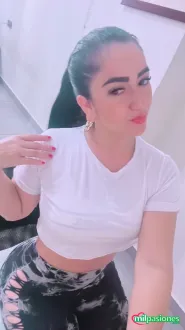 Hermosa latina cachonda con fuego en la sangre 