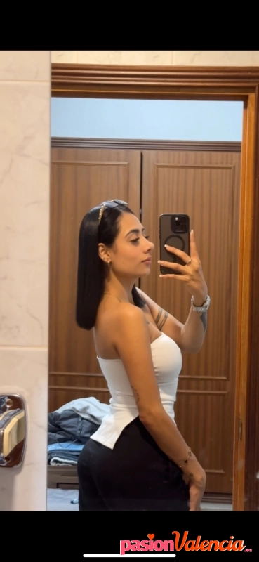 Karina, carismática, sociable y muy sensual - 1