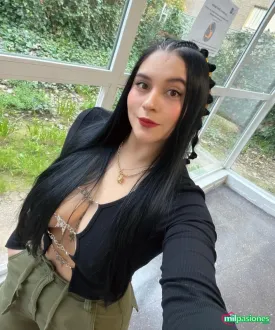 Jovencita  exquisita y explosiva, complaciente 