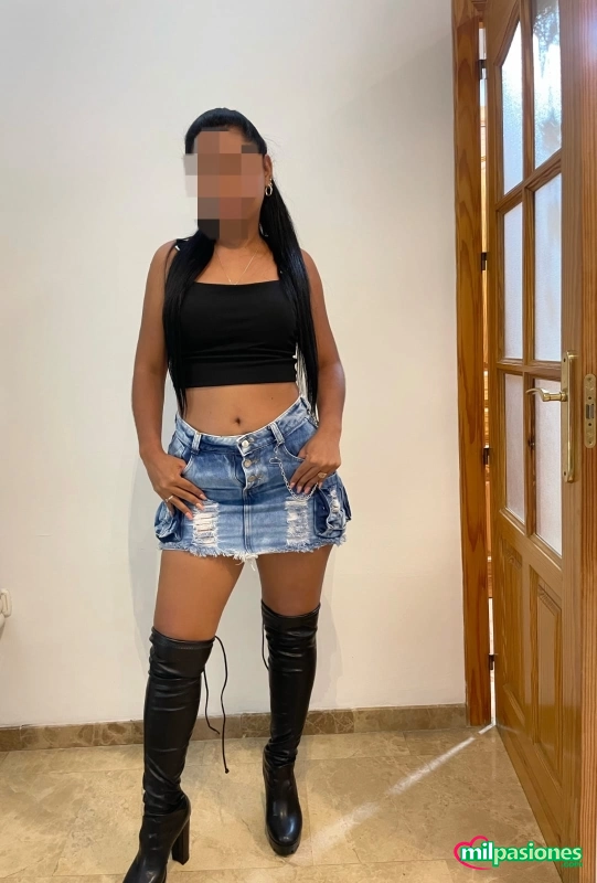 Hola soy paola una linda latina por primera vez en lucena  - 1