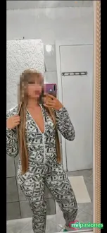 Rubia joven nueva en las islas brasileña 