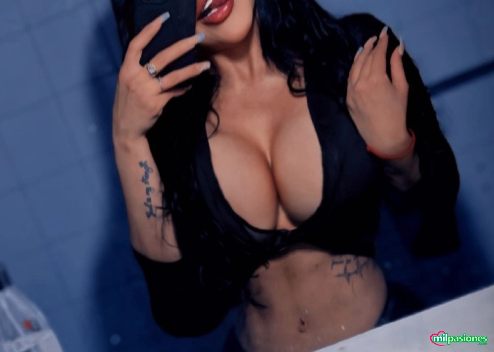 Morena sexy hermosa simpática y juguetona 