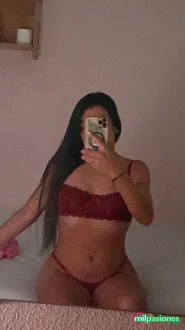 Hermosa latina con unas manos de Seda lista para darte mejor