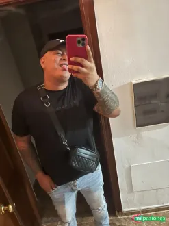 Soy colombiano disponible para hacer cosas ricas t