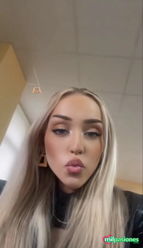 Joven teen rubia de 19 años, mitad noruega - 1