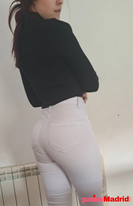 Chica gupa maravillosa recin de 19 años ojos claro - 2