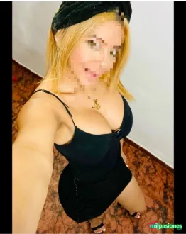 Latina madurita caliente cariñosa divertida 