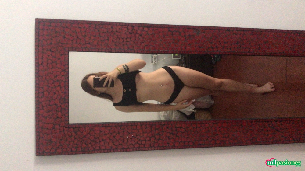 CHICA CATALANA AMATEUR DE 18 AÑOS SE OFRECE COMO ESCORT