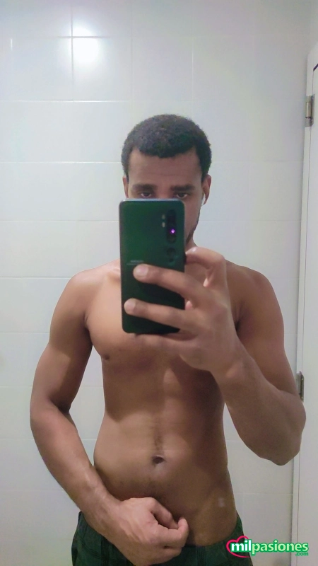 Soy un chico dotado 23ctm buscó discreto  - 1