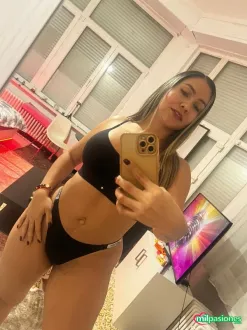 Sandra la compañía perfecta  guapa y divertida 