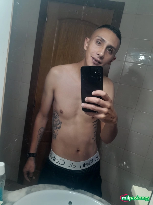 Andrés sexy Joven latino recién llegado a denia 